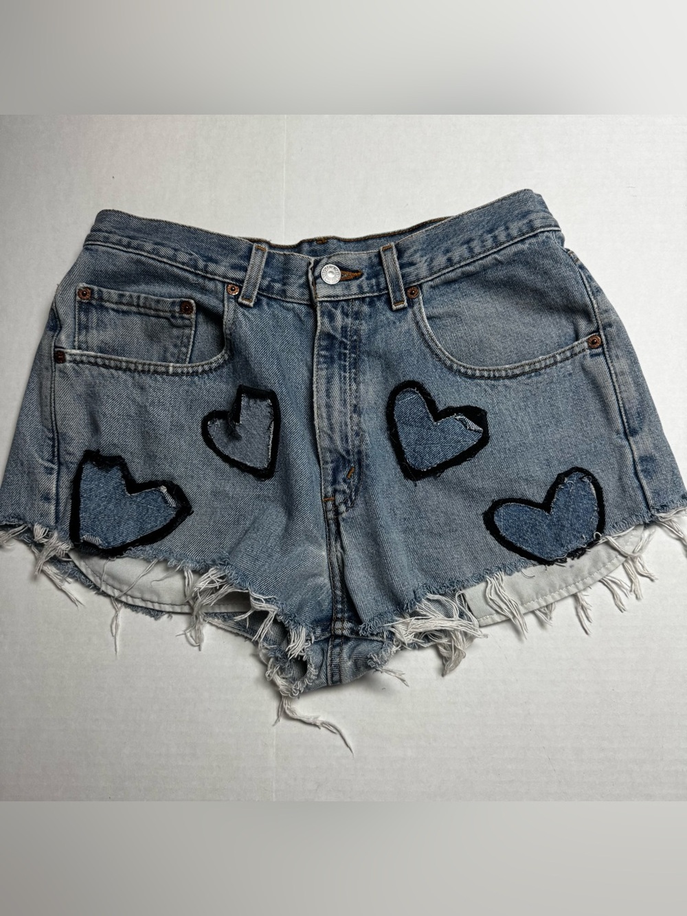 Vintage Y2K Levi’s 569 Loose Fit Denim Shorts W/ Hearts Distressed Frayed Hem 31